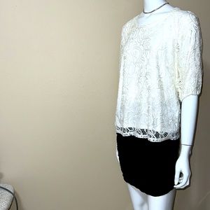 Adrianna Papell lace blouse size M